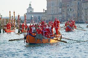 Santa Claus Regata - Venice