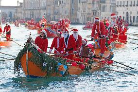 Santa Claus Regata - Venice