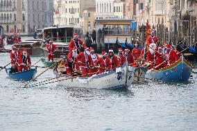 Santa Claus Regata - Venice