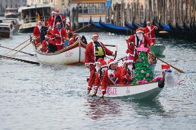 Santa Claus Regata - Venice