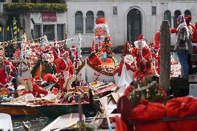 Santa Claus Regata - Venice