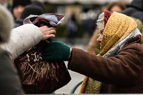 Annual Christmas Food Handout For People In Need In Krakow