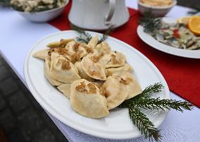 Annual Christmas Food Handout For People In Need In Krakow