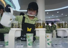 Xiangpiaopiao's First Offline Milk Tea Store in Hangzhou