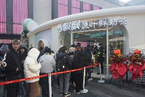 Xiangpiaopiao's First Offline Milk Tea Store in Hangzhou