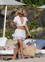 Victoria Silvstedt Enjoying The Sun In St Barths