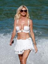 Victoria Silvstedt Enjoying The Sun In St Barths