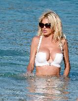 Victoria Silvstedt Enjoying The Sun In St Barths