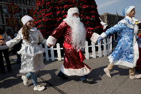 Russian Parade Of Ded Moroz And Snegurachkas On Christmas Eve In Mexico