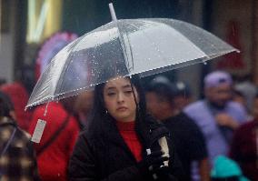 Rain And Low Temperatures Surprise Residents Of Mexico City