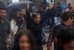 Rain And Low Temperatures Surprise Residents Of Mexico City