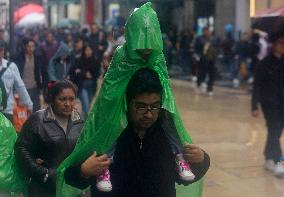 Rain And Low Temperatures Surprise Residents Of Mexico City