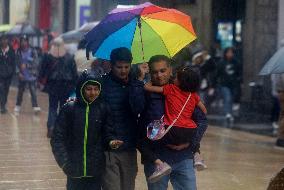 Rain And Low Temperatures Surprise Residents Of Mexico City