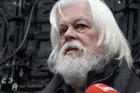 Paul Watson Celebrates Freedom With Supporters - Paris