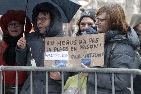 Paul Watson Celebrates Freedom With Supporters - Paris