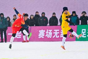 (SP)CHINA-JILIN-FOOTBALL-SNOWFIELD-VILLAGE SUPER LEAGUE-FRIENDLY MATCH