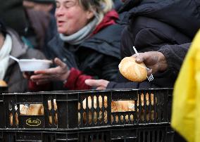 28 Christmas Eve For The Homeless And Needy In Krakow