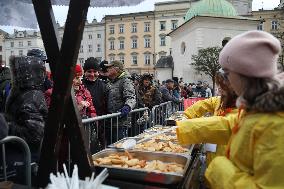 28 Christmas Eve For The Homeless And Needy In Krakow