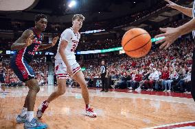 Wisconsin Badgers Vs. Detroit Mercy Titans