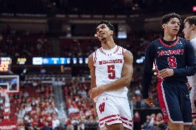 Wisconsin Badgers Vs. Detroit Mercy Titans