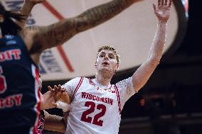 Wisconsin Badgers Vs. Detroit Mercy Titans