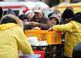 28 Christmas Eve For The Homeless And Needy In Krakow