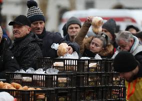 28 Christmas Eve For The Homeless And Needy In Krakow