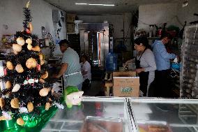 Merchants In Mexico City Are Busy Selling Their Products On Christmas Eve