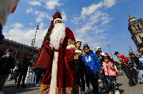 Russian Christmas Parade In Mexico City