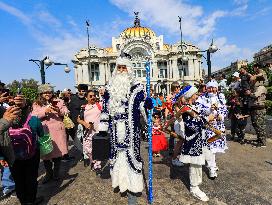 Russian Christmas Parade In Mexico City