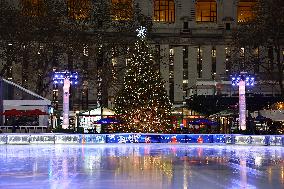 It’s Beginning To Look Like Christmas In The New York City