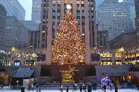 It’s Beginning To Look Like Christmas In The New York City