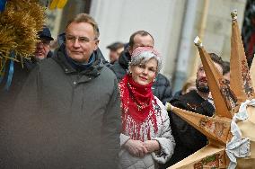 Christmas didukh installed in Kyiv