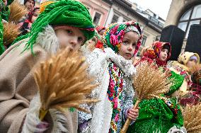 Christmas didukh installed in Kyiv