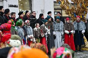 Christmas didukh installed in Kyiv