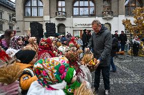 Christmas didukh installed in Kyiv