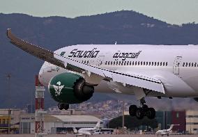 Saudia Boeing 787 2024 National Day Livery Landing in Barcelona