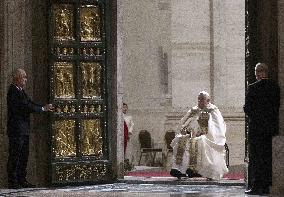 Pope Francis Opens Holy Door To Launch Jubilee 2025 - Vatican