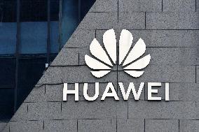 HUAWEI LOGO