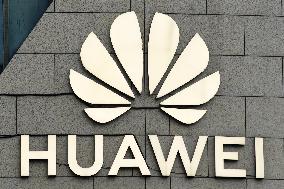 HUAWEI LOGO