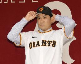 Baseball: Ex-Yankees ace Tanaka joins Giants