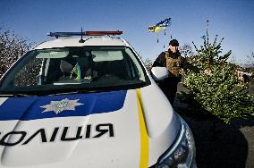 Zaporizhzhia police officers deliver Peace Light of Bethlehem to colleagues in frontline territories