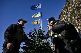 Zaporizhzhia police officers deliver Peace Light of Bethlehem to colleagues in frontline territories