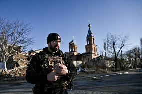 Zaporizhzhia police officers deliver Peace Light of Bethlehem to colleagues in frontline territories