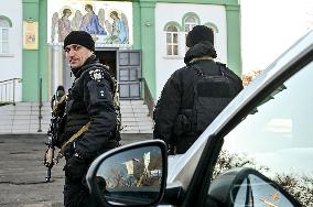 Zaporizhzhia police officers deliver Peace Light of Bethlehem to colleagues in frontline territories