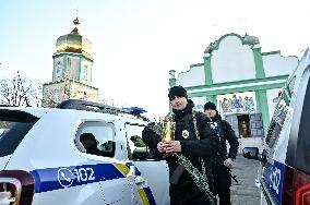 Zaporizhzhia police officers deliver Peace Light of Bethlehem to colleagues in frontline territories