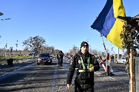 Zaporizhzhia police officers deliver Peace Light of Bethlehem to colleagues in frontline territories