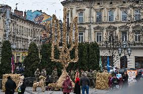 Ukraines coat of arms made of didukhs installed in Lviv