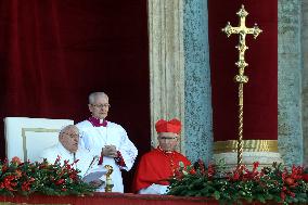 Pope Francis imparts a solemn blessing  Urbi et Orbi  on the occasion of Christmas in St. Peter's Square