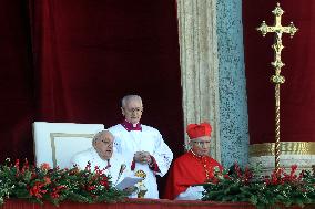 Pope Francis imparts a solemn blessing  Urbi et Orbi  on the occasion of Christmas in St. Peter's Square